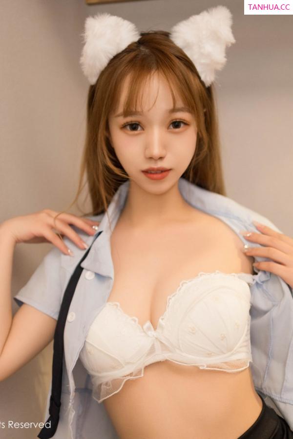   [XiuRen]高清写真图 2024.07.04 No.8805 金妍兮 黑丝美腿第10张图片